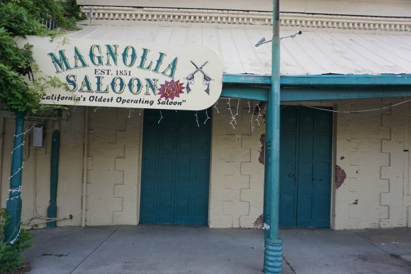 [Picture of Magnolia Saloon]